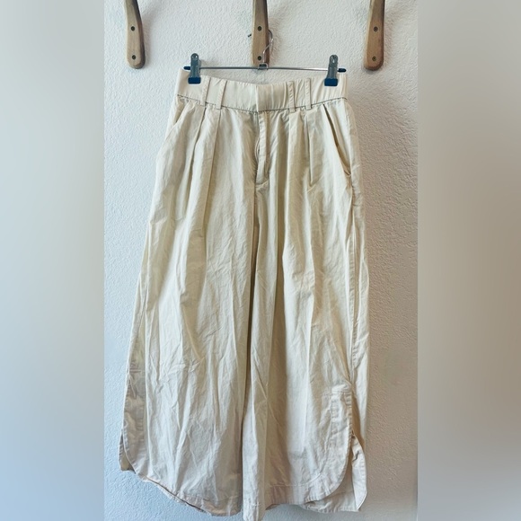 NWOT Anthropologie Mare Mare Ivory Pleated High Rise Curve Hem Crop Pant Size XS - Picture 2 of 3